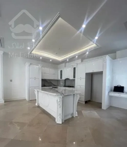 ۱۸۵متر در تاپ لوکیشن منطقه با ۲ پارکینگ سندی
