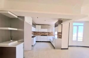 آپارتمان ۱۱۷ متر ویو ابدی دریا طبقه ۵ در طالقانی