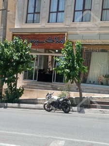 کد ۶۰ فروش ۵۵ متر مغازه بر اصلی با موقعیتی عالی