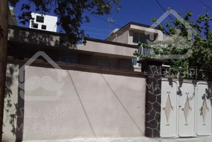 شمالی با زیر زمین ۲۰متری حیاط جای ۳ ماشین