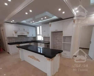 نیاوران/ ۱۵۰متر ۳خواب ۱مستر/ ۲پارکینگ سندی