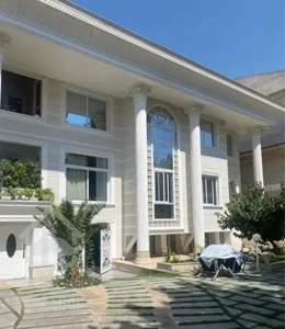ویلایی شهرک غرب ۲۲۳ متر/بازسازی شده/حیاط در اختیار