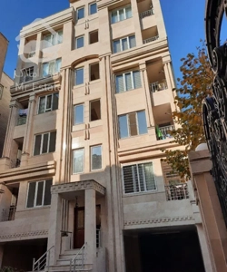 آپارتمان 116 متر دو خواب و یه حیاط خلوت ۱۰ متری