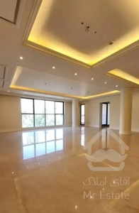 پاسداران/۳۰۰ متر سوپرلوکس/۴ خواب/۴pسندی/نئوکلاسیک