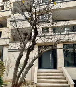 اپارتمان ۱۳۵ م ۳ خ فول ویوی کوه و باغ نیاوران