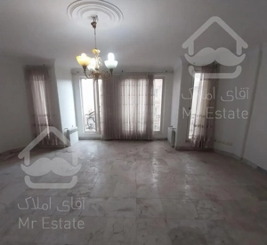 قلهک ۱۳۰متر ۲خواب ارزنده