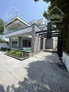 مدرن با استخر چهار فصل لاکچری