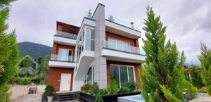 ویلا 370 متری شهرکی استخردار نوساز