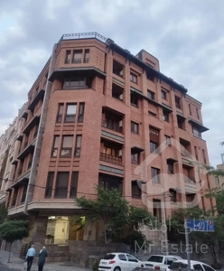 107 متر  کمالی شرقی     سرتاسر پنجره      ویودار