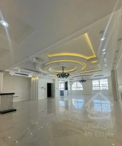 پاسداران/۲۰۰متر/۳خواب/۲پارکینگ/مشاعات آبی ۷ساله