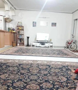 ۷۰ متر آپارتمان پارکینگ دار  غرق نور ۲۰ سال ساخت