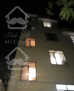 آپارتمان ۴۰متری ، با ۱۰ حیاط خلوت و ۱۵ متر انباری