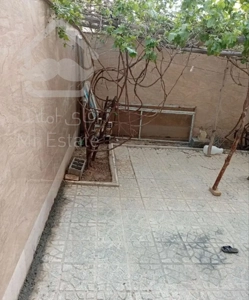 آپارتمان همکف با پارکینگ و حیاط
