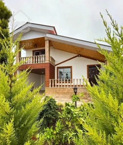 ویلا باغچه نیم پیلوت ۲۰۰ متر شهرکی سند تک‌برگ