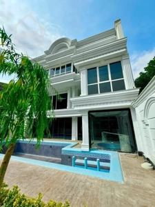 ٥٢٠ متر ويلا تريبلكس ٤ خواب استخر دار نزديك تهران