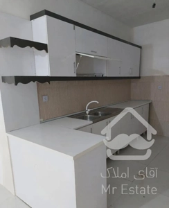 دوطبقه فقط طبقه پایین به رهن داده میشه ۶۰ متر