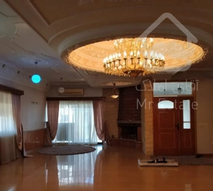 ۲۵۰متر بنا ویلایی درحیاط۱۰۰۰متری طبقه دوم