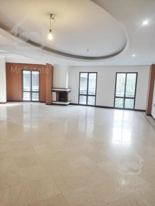 ۲۰۶متر سه جهت نور . سه پارکینگ . مناسب سرمایه گذاری