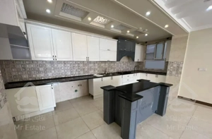 109 متری /پونک/سالن پرده/کم واحد