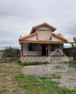 کاملا شیک وتمیزدارای ۴۰۰مترحیاط ودرکرکره برقی