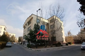 *شهرک سبز صدرا 111متر 2خوابه فول ۲ تراس*