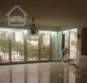 ۱۷۱ متر گلسنگ،  ۴ تراس قابل چیدمان، ۲ مستر