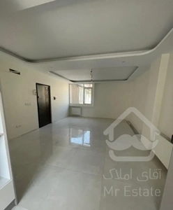 آپارتمان۸۵ نوساز طبقه اول رهن کامل