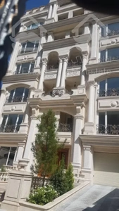 کلید نخورده 135 متر تاپ لوکیشن اندرزگو