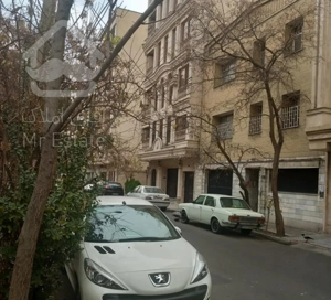 گلدیس/حیاط مستقل/ ۷۰متر۱خواب پله پایین