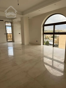 فروش اپارتمان به صورت یکجا به همراه دو واحد تجاری