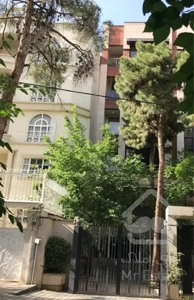 ۸۵ متر ۲ خ رو به آفتاب (با ۲ پارکینگ)
