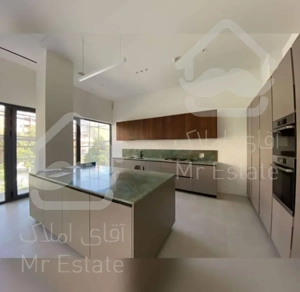 95 متری در پاسداران غرق نور