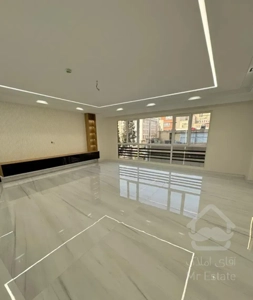 نوساز درجه 1 منطقه (152 متر نبش میدان) 2p