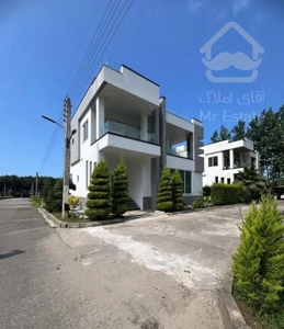 ویلا استخردار شهرکی روف گاردن چهار خوابه نوساز