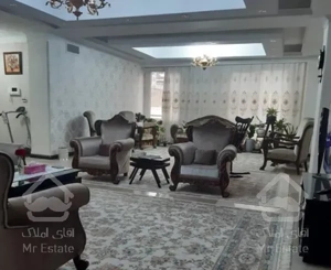 ۹۷ متر / رو به آفتاب / کم واحد / خیابان عقیل