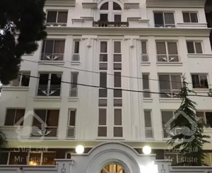 نیاوران۱۸۰متر تکواحدی تراس وسیع مناسب سرمایه گذاری