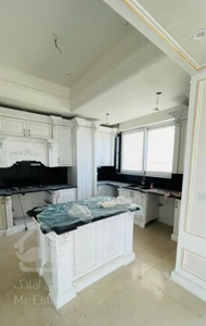 شمال هروی/سه خوابه/رو به آفتاب/۱۴۰ متر