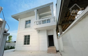 فروش ویلا خوش نقشه ساحلی 190 متر