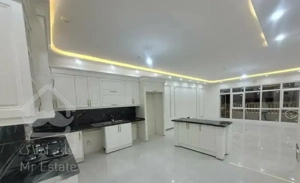 ۱۰۰ متر دو خواب روبه افتاب کوچه ۲۰ متری اقبال