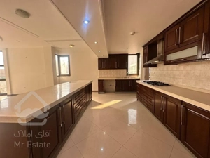 فروش اپارتمان 195 متری زعفرانیه