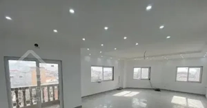آپارتمان نوساز .چند قدمی دریا .۱۰۰ متر روف اختصاصی