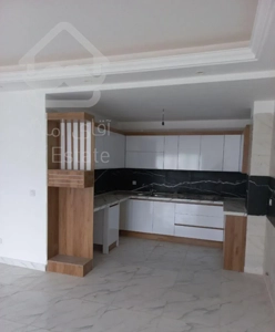 آپارتمان ۱۲۶ متری خوش نقشه منطقه تازه آباد نیرنگ