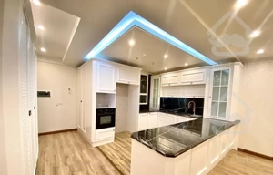 ۷۹ و ۹۳ متر / کاشانی / سالن پرده خور