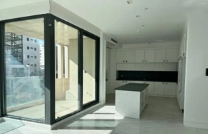 شاه‌واحد مدرن منطقه با ویوی ابدی در قبل فرهنگ/کلید