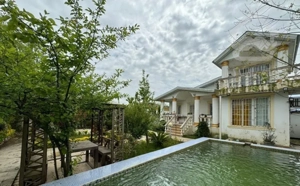 ویلاباغ نیم پیلوت استخردار۵۰۰متری ۱۰۰٪بافت مسکونی