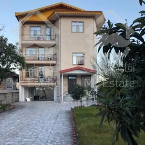 ۶۰ متر حیاط