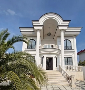 ویلا ۳۵۰ متر شهری / استخر دار / تنکابن