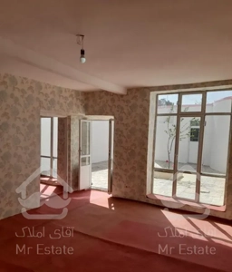 ۱۰۳ متر حیاط منجم. ماشین نرو .