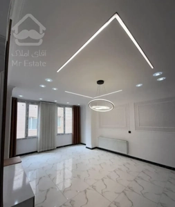 ۷۰ متردوخوابه/پارکینگ انباری/خوش نقشه غرق درنور