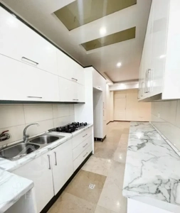 ۷۵ متر پونک فول رو به آفتاب